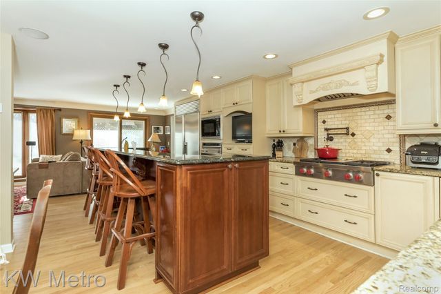 85 Stalwart Drive, Troy, MI 48098