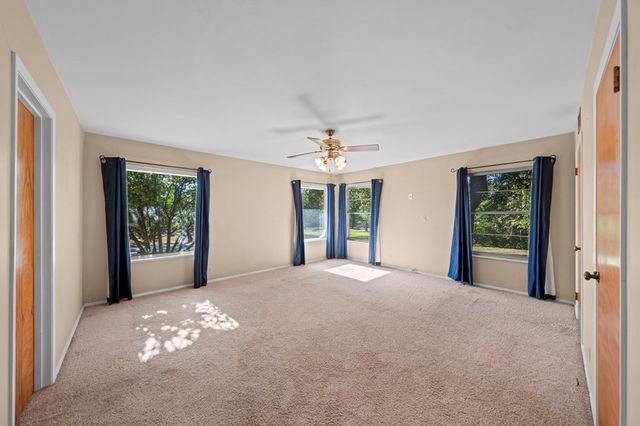 133 Royal Oaks Rd, Kerrville, TX 78028
