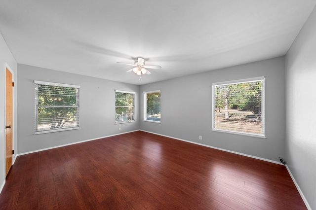 133 Royal Oaks Rd, Kerrville, TX 78028