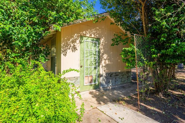 133 Royal Oaks Rd, Kerrville, TX 78028