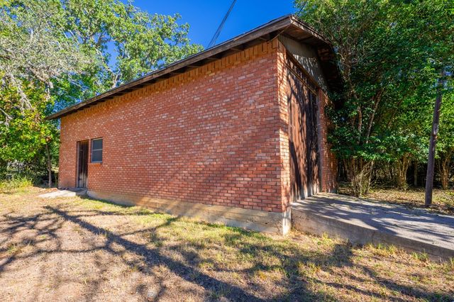 133 Royal Oaks Rd, Kerrville, TX 78028