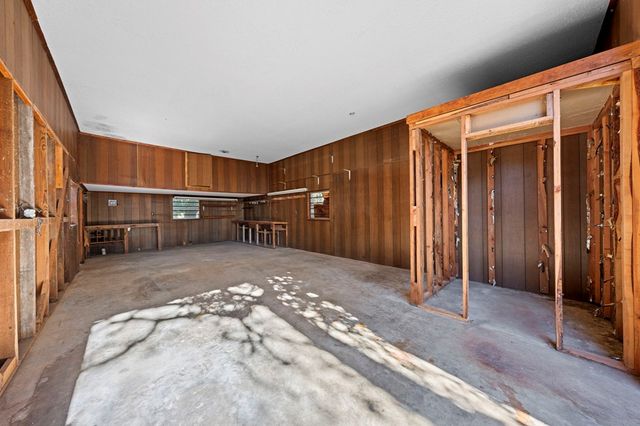 133 Royal Oaks Rd, Kerrville, TX 78028