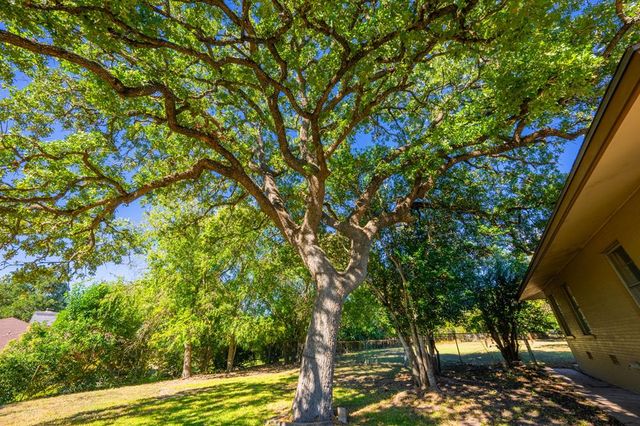 133 Royal Oaks Rd, Kerrville, TX 78028