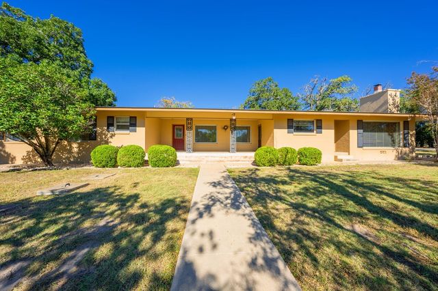 133 Royal Oaks Rd, Kerrville, TX 78028