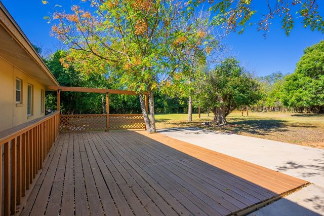 133 Royal Oaks Rd, Kerrville, TX 78028