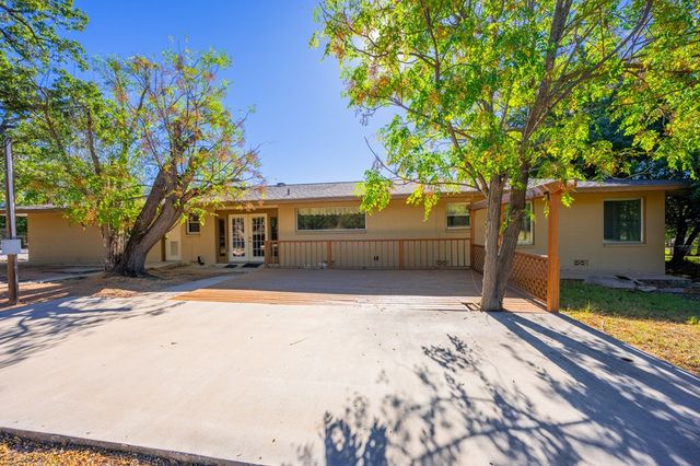 133 Royal Oaks Rd, Kerrville, TX 78028