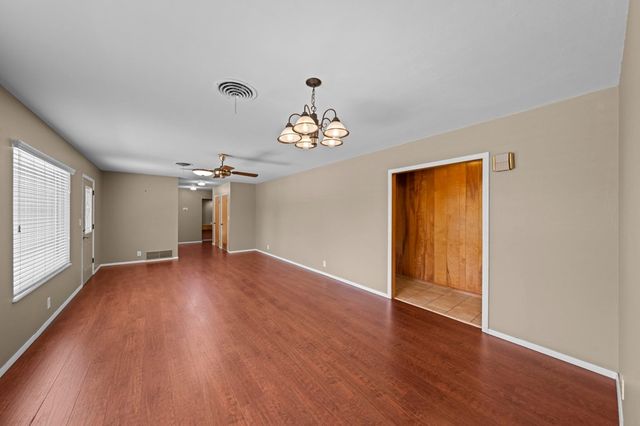 133 Royal Oaks Rd, Kerrville, TX 78028