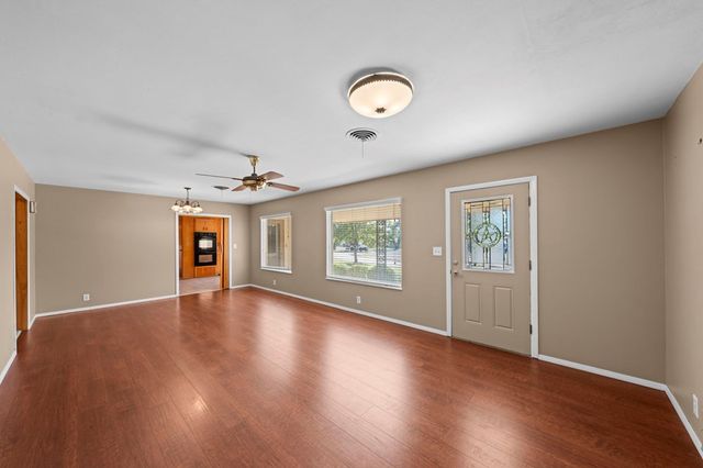 133 Royal Oaks Rd, Kerrville, TX 78028
