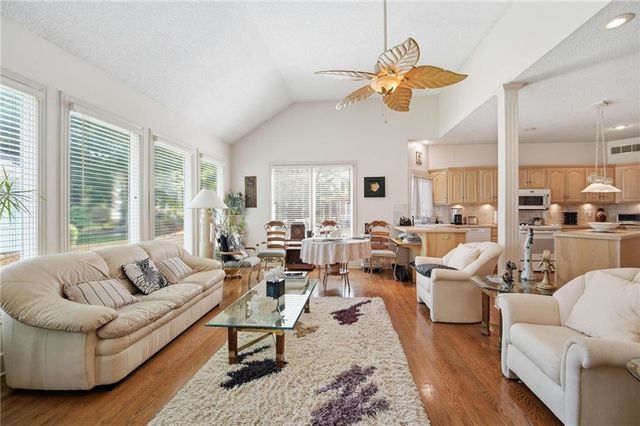 2701 W 137th Place, Leawood, KS 66224