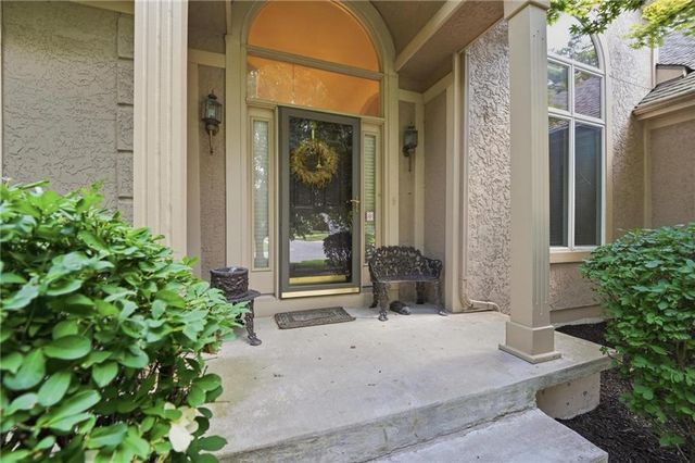 2701 W 137th Place, Leawood, KS 66224
