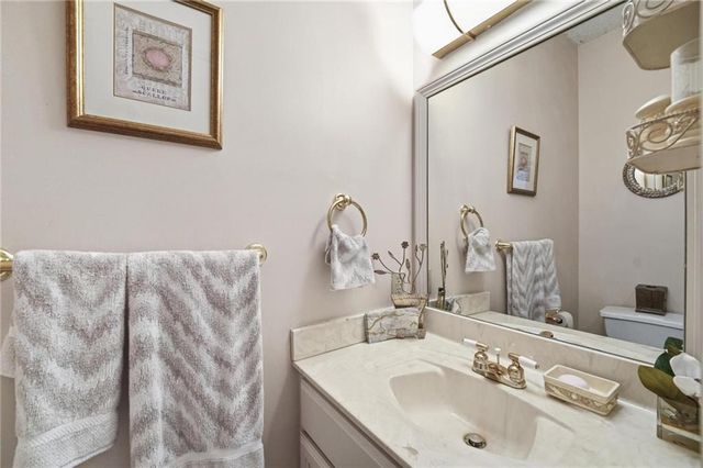 2701 W 137th Place, Leawood, KS 66224