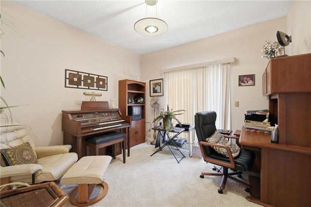 2701 W 137th Place, Leawood, KS 66224