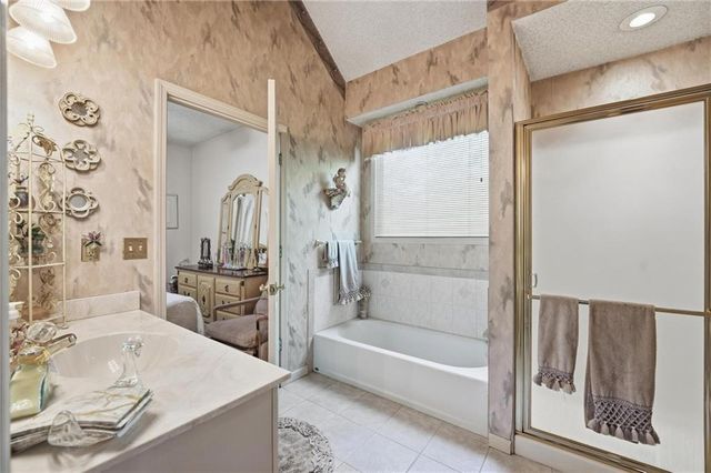 2701 W 137th Place, Leawood, KS 66224