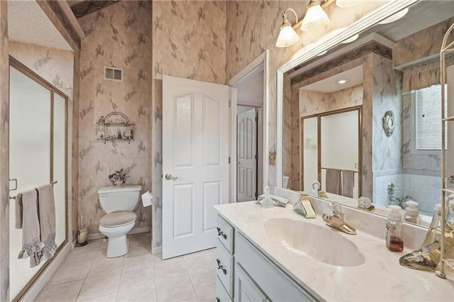 2701 W 137th Place, Leawood, KS 66224