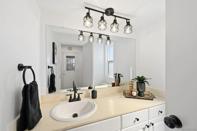 10219 Kerrigan St, Santee, CA 92071