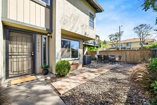10219 Kerrigan St, Santee, CA 92071