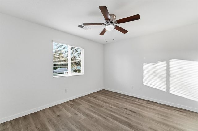 2208 Sunmist Ln, Modesto, CA 95355