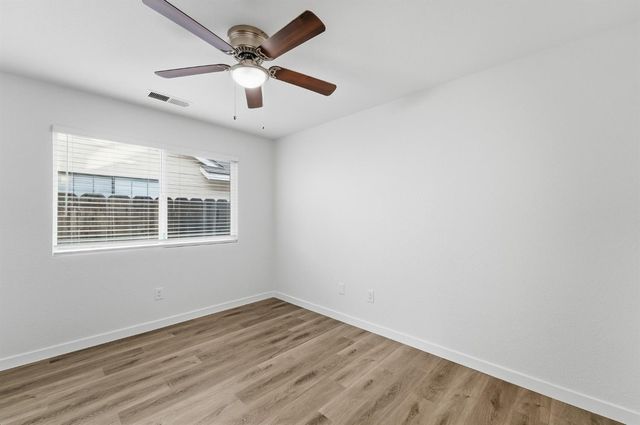 2208 Sunmist Ln, Modesto, CA 95355