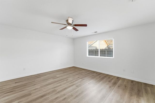 2208 Sunmist Ln, Modesto, CA 95355