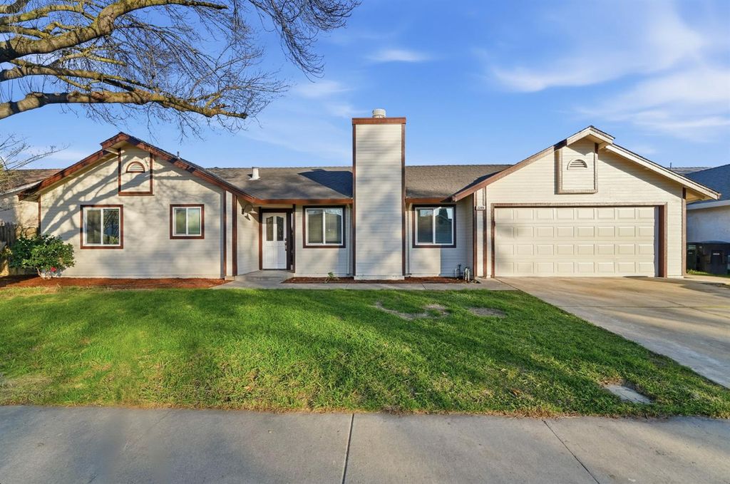2208 Sunmist Ln, Modesto, CA 95355