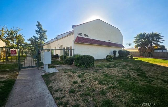1337 W Latham, Hemet, CA 92543