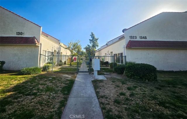 1337 W Latham, Hemet, CA 92543