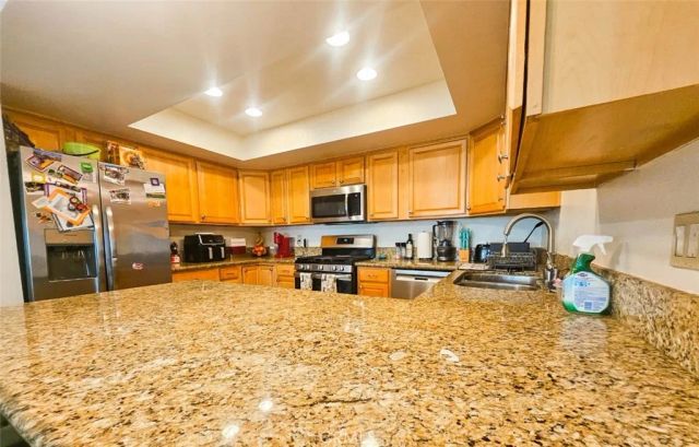 1337 W Latham, Hemet, CA 92543