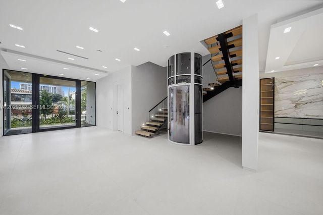 3318 NE 16th Pl, Fort Lauderdale, FL 33305