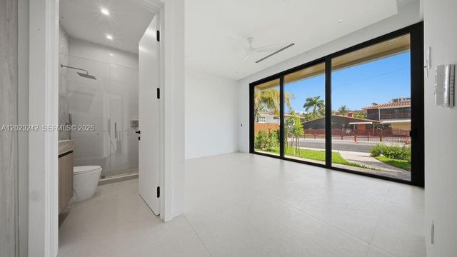 3318 NE 16th Pl, Fort Lauderdale, FL 33305