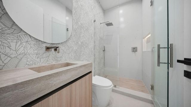 3318 NE 16th Pl, Fort Lauderdale, FL 33305