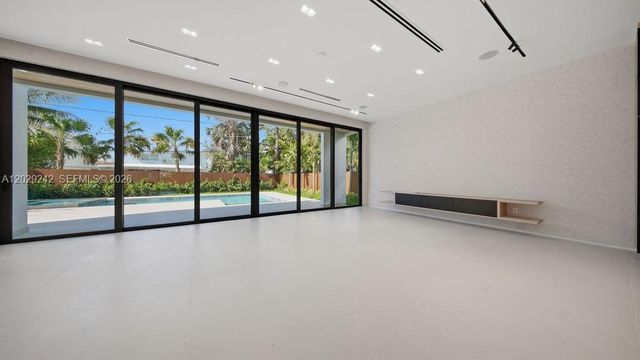 3318 NE 16th Pl, Fort Lauderdale, FL 33305