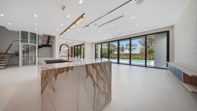 3318 NE 16th Pl, Fort Lauderdale, FL 33305