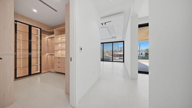 3318 NE 16th Pl, Fort Lauderdale, FL 33305