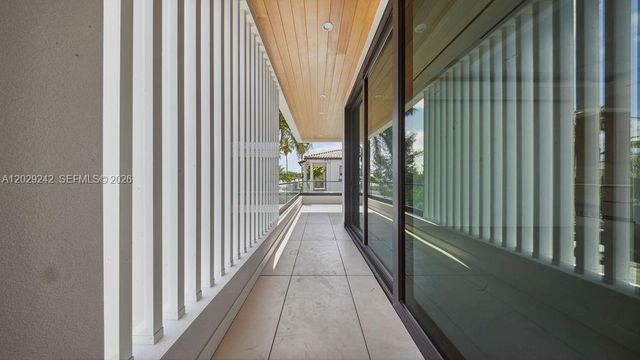 3318 NE 16th Pl, Fort Lauderdale, FL 33305