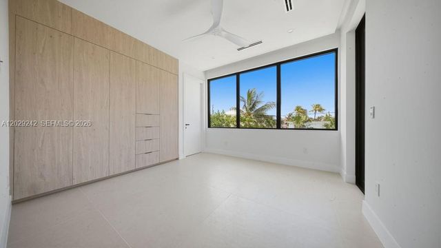 3318 NE 16th Pl, Fort Lauderdale, FL 33305