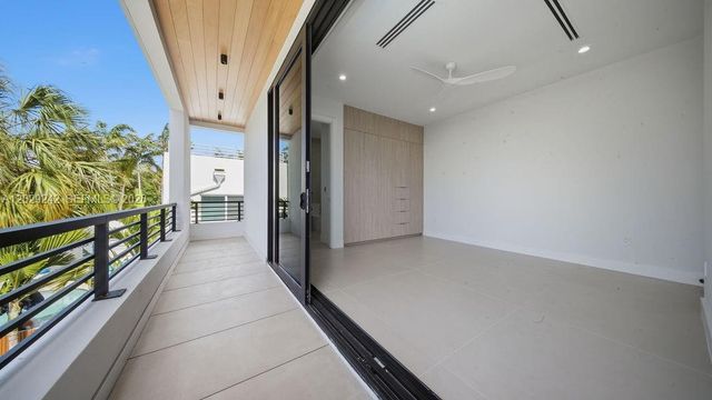3318 NE 16th Pl, Fort Lauderdale, FL 33305