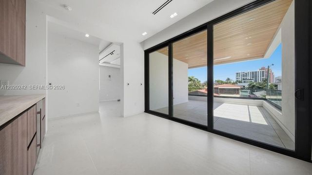 3318 NE 16th Pl, Fort Lauderdale, FL 33305