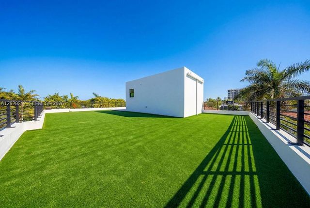 3318 NE 16th Pl, Fort Lauderdale, FL 33305