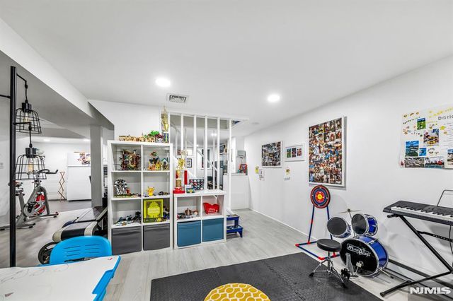 21 Kipp Avenue, Lodi, NJ 07644