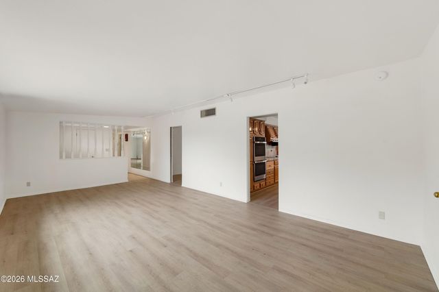 6902 E Calle Canis, Tucson, AZ 85710