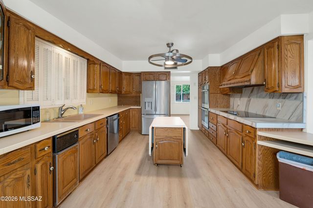 6902 E Calle Canis, Tucson, AZ 85710