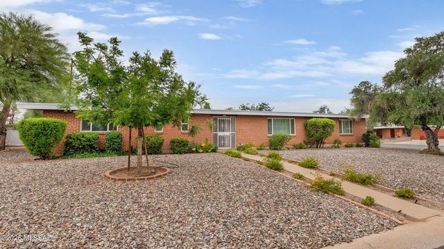 6902 E Calle Canis, Tucson, AZ 85710