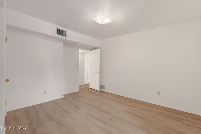 6902 E Calle Canis, Tucson, AZ 85710