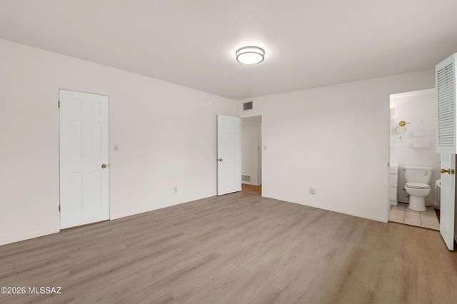 6902 E Calle Canis, Tucson, AZ 85710