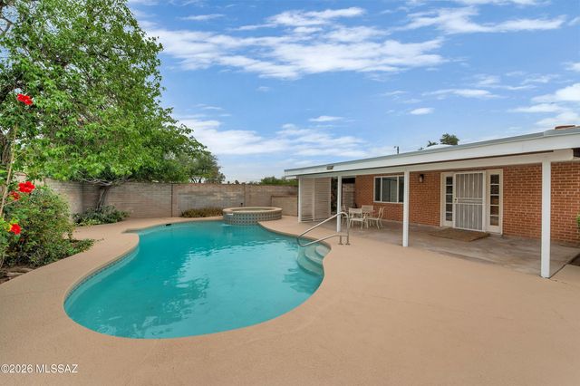 6902 E Calle Canis, Tucson, AZ 85710