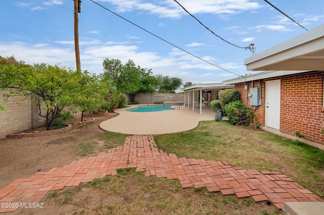 6902 E Calle Canis, Tucson, AZ 85710