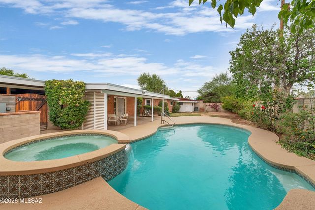 6902 E Calle Canis, Tucson, AZ 85710