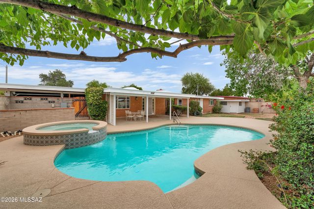 6902 E Calle Canis, Tucson, AZ 85710