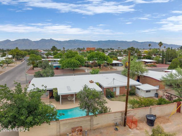 6902 E Calle Canis, Tucson, AZ 85710
