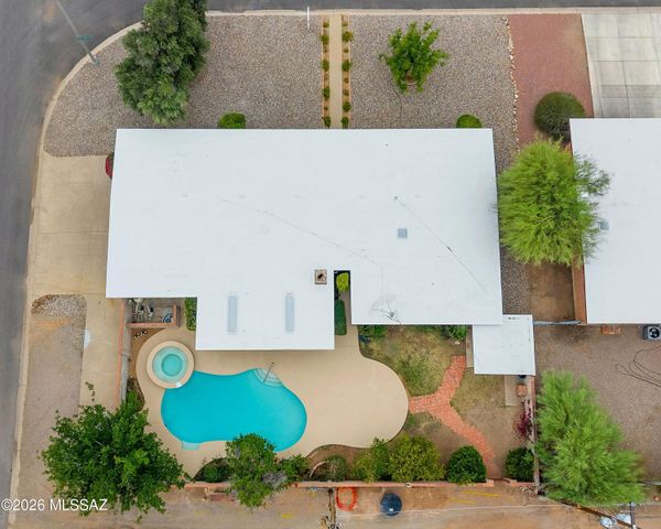 6902 E Calle Canis, Tucson, AZ 85710